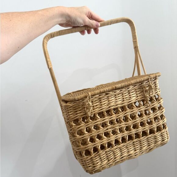 Vintage Wicker Picnic Basket with Beverage Wine Bottle Holder - Picture 8 of 8
